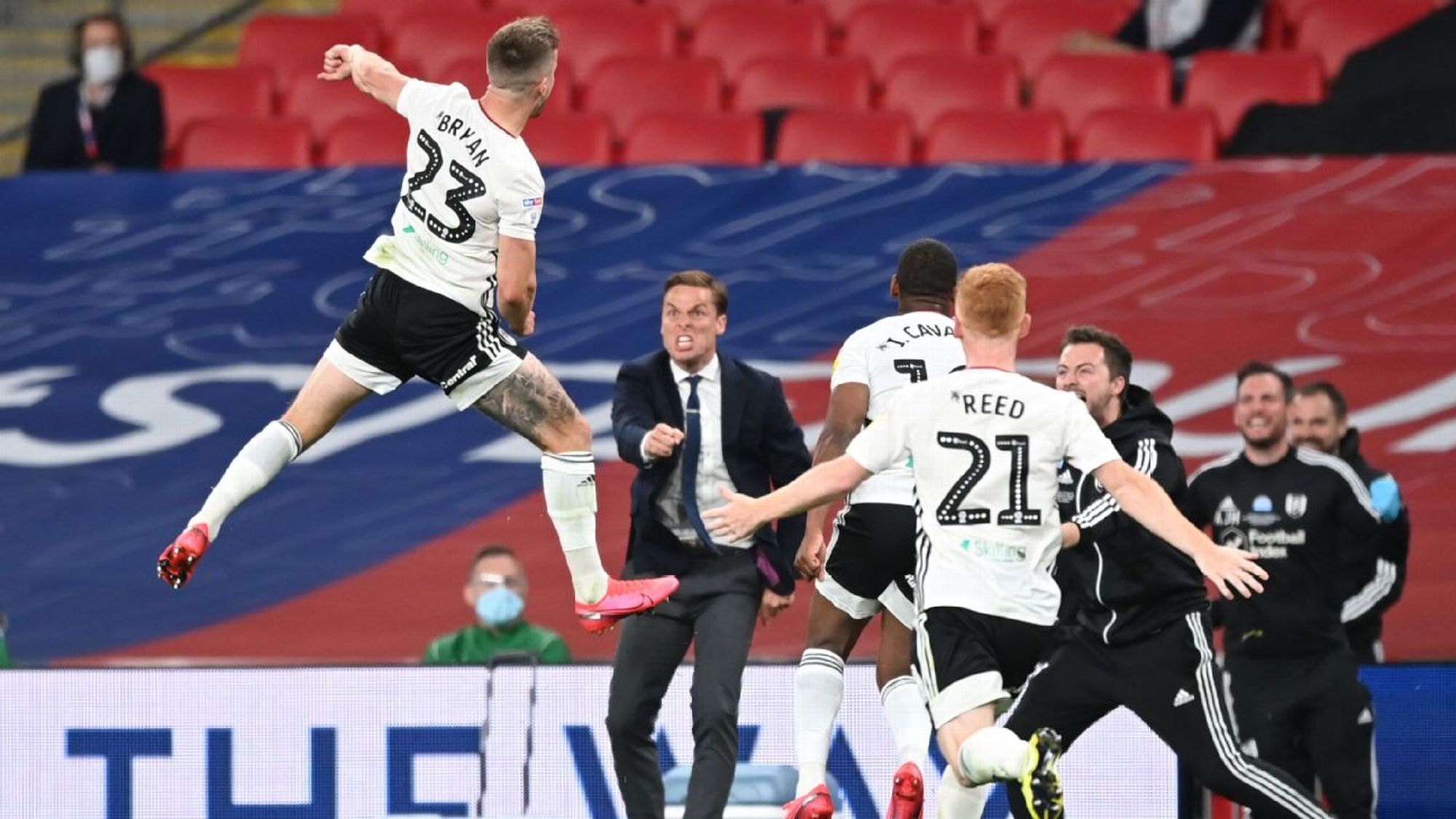 有人甚至举 有人甚至举